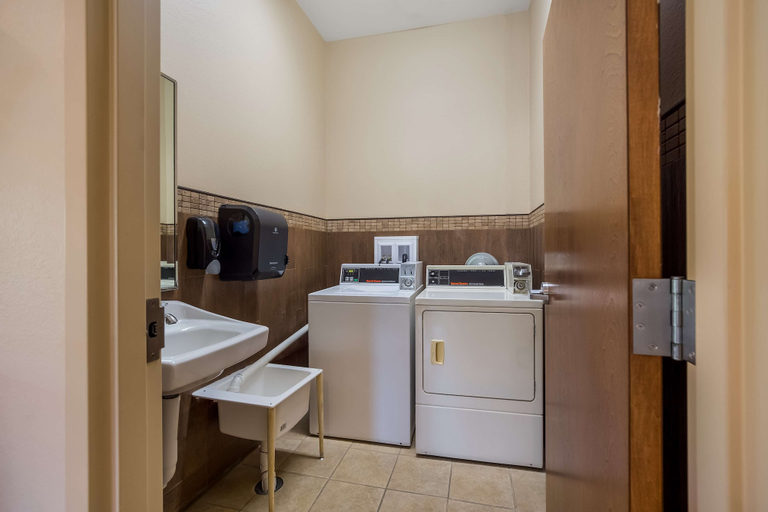 Bathroom 4, SureStay Hotel by Best Western Whittington Rend Lake, Franklin