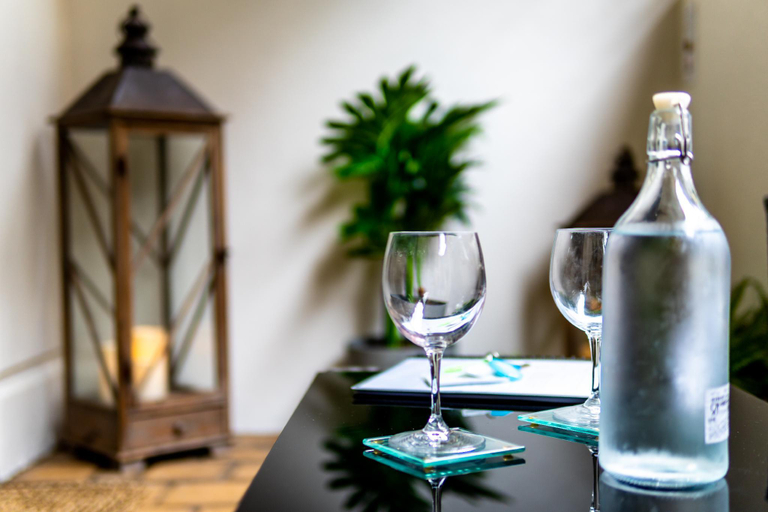 Food & Drinks, Paradise Pool Parking HUGE 1BR CBD, Perth