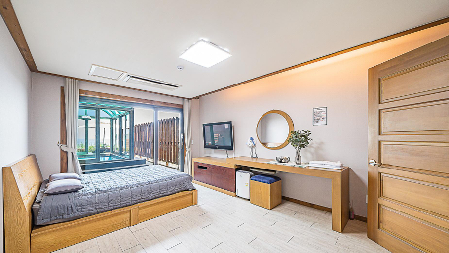 Bedroom 2, Taean Jajagnamu Resort, Taean