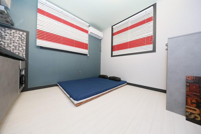Bedroom 2, Daecheon Summer Story Pension, Boryeong