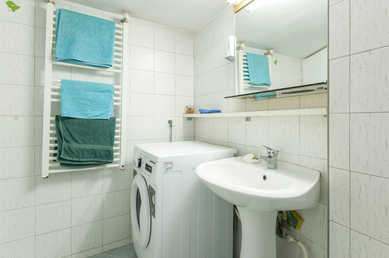 Bathroom 3, Old City, Cosy Flat Helexpo, Central Macedonia