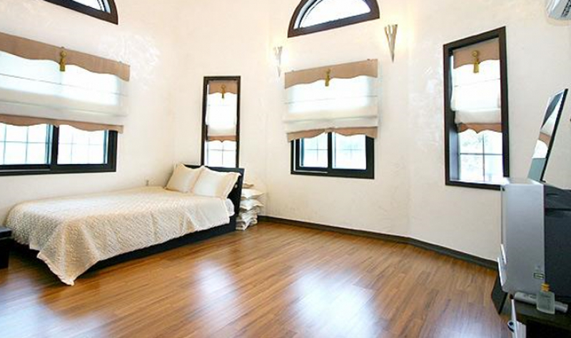 Others 5, Taean Wheelton Pension, Taean