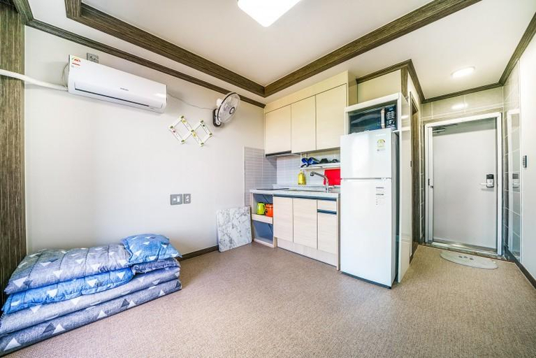 Others 2, Taean Gauido Pension, Taean