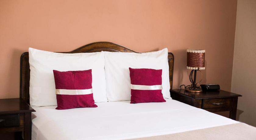 Bedroom 2, La Bellota Hotel, Siguatepeque