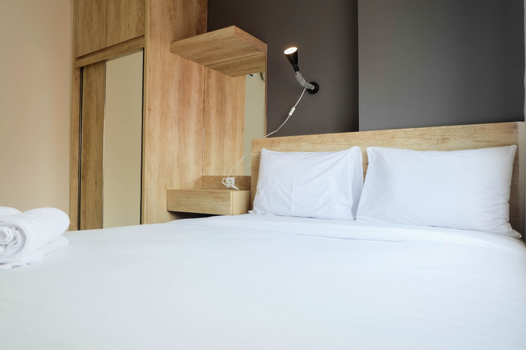 Bedroom 2, Modern and Bright 2BR Green Pramuka Apartment By Travelio, Jakarta Pusat