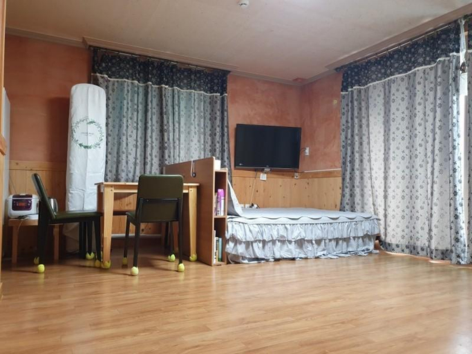 Others 2, Gochang Seonunsando Sol Pension, Gochang