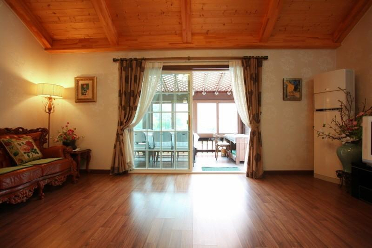 Others, Yongin Neutinamu Pension, Yongin