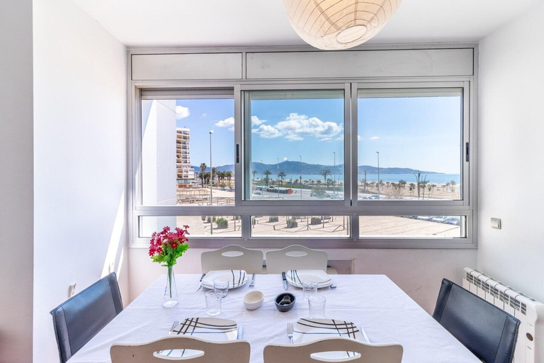 Others 3, Apartamento nuevo, 2 habitaciones, frente al mar, Girona