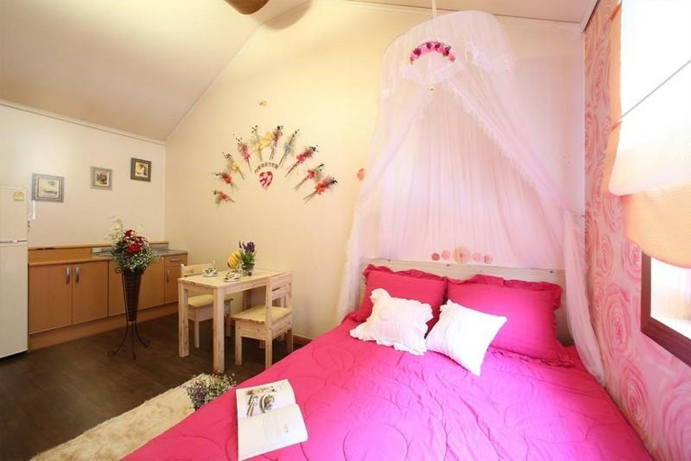 Bedroom 2, Jeongseon Amitie Pension, Jeongseon