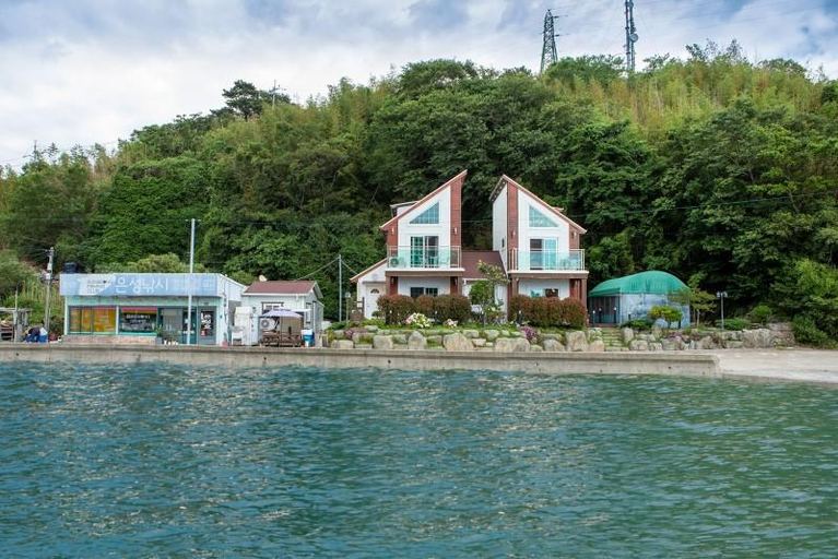 Exterior & Views 1, Tongyeong Liberte Pension, Tongyeong