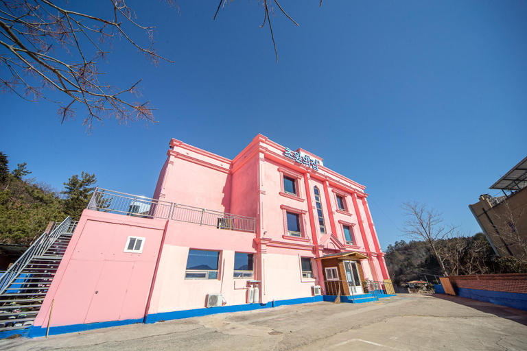 Exterior view 5, Yeongam Choweoneui Jip, Yeongam