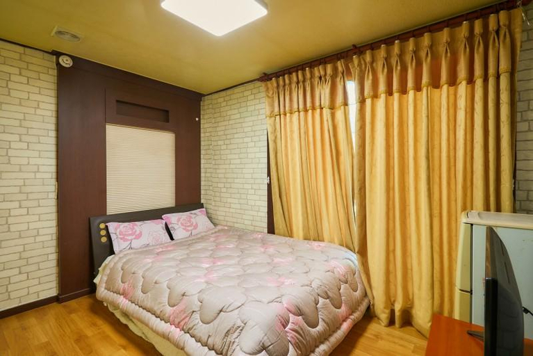 Others 1, Taean Wheelton Pension, Taean