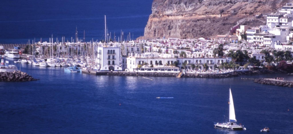 2, Front Line Marina Apartment With Roofterrace, Las Palmas