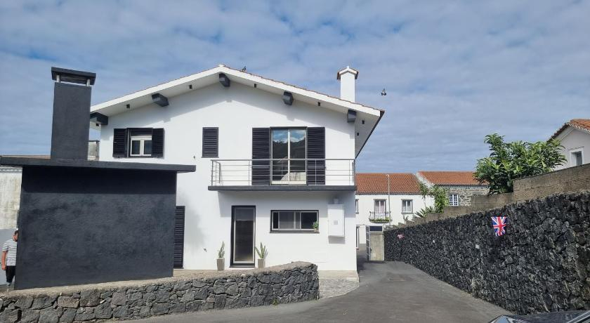 Exterior & Views 1, English house, Ponta Delgada