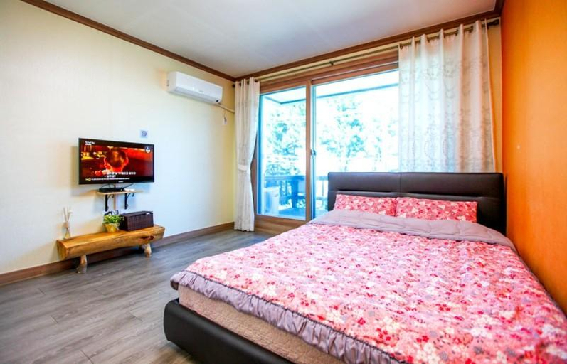 Bedroom 2, Samcheok Family Pension, Samcheok