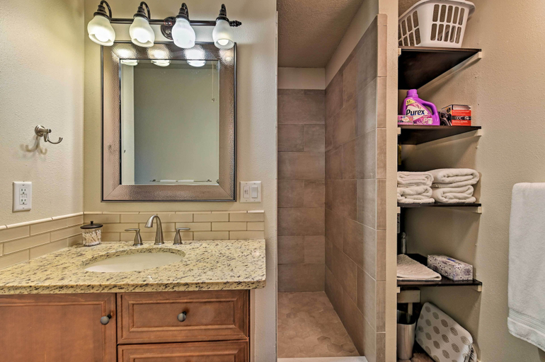 Bathroom 4, Walkable Winter Garden Bungalow: 3 Blocks to Dtwn, Orange