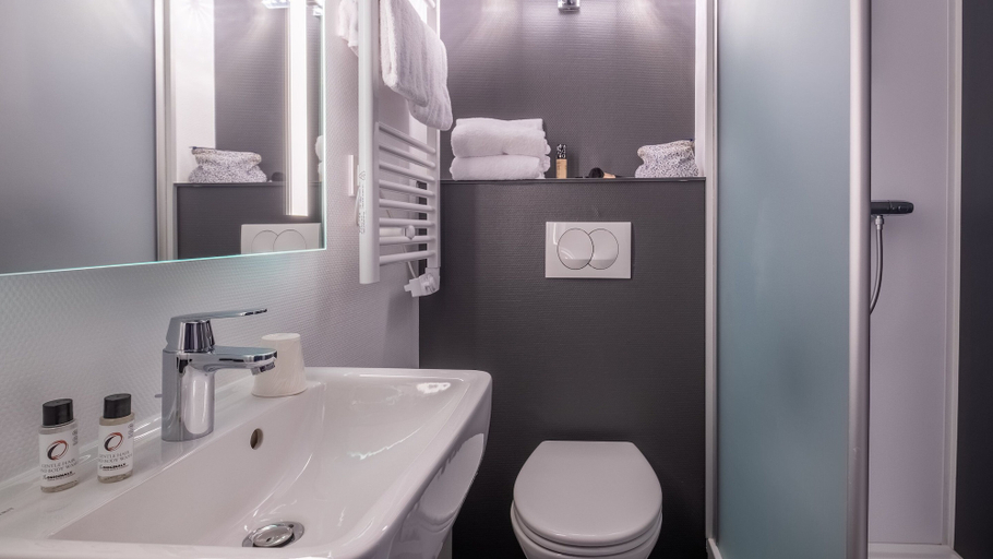Bathroom 4, Sure Hotel by Best Western Angers Sud, Maine-et-Loire