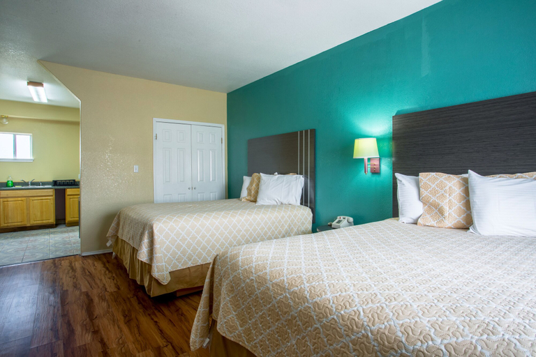 Bedroom 2, Pinn Road Inn and Suites, Bexar