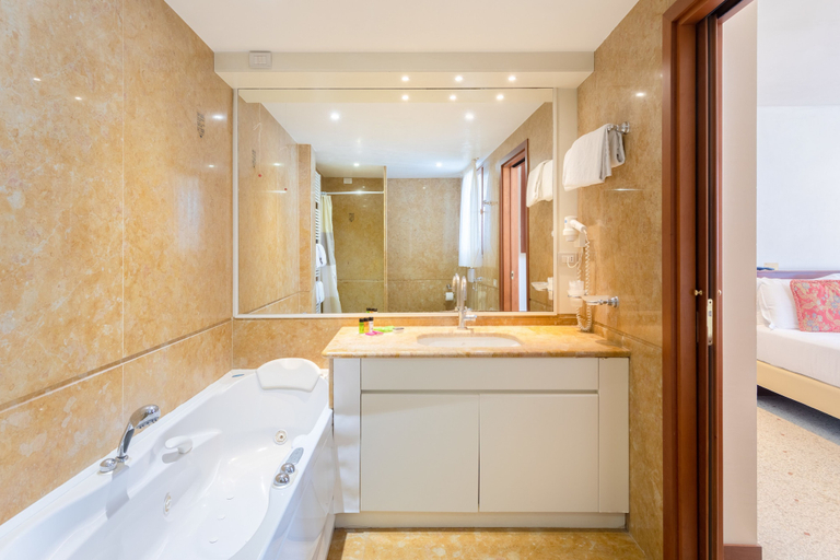 Bathroom 4, Palazzina Fortuny, Venezia