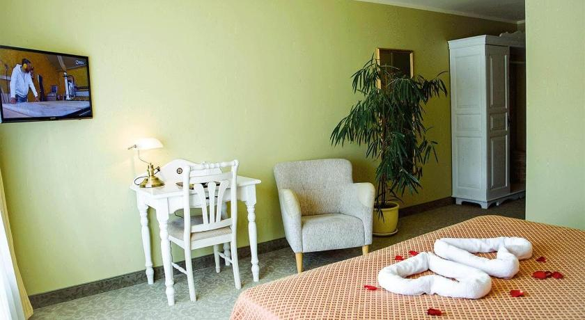 Others 4, Hotel Metsis, Valga