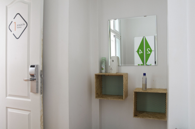 Bathroom 4, Way Hostel Madrid, Madrid