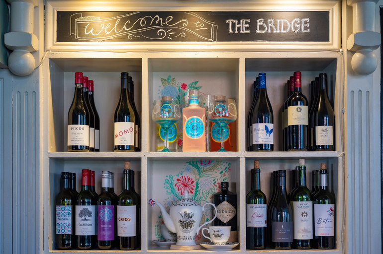 Food & Drinks 5, The Bridge in Barnes, London