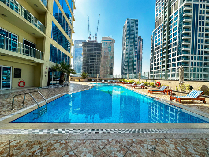 Outdoor pool 3, HiGuests - Lake view, Dubai