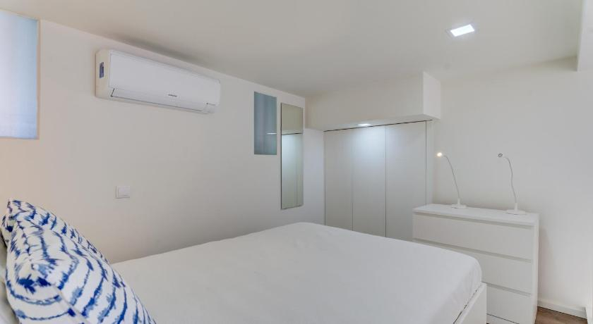Bedroom 4, Carmo Flats Historic Center - Collection by Perpetual Relax, Braga