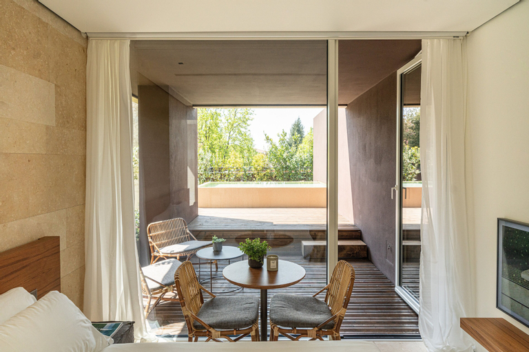 Exterior & Views 6