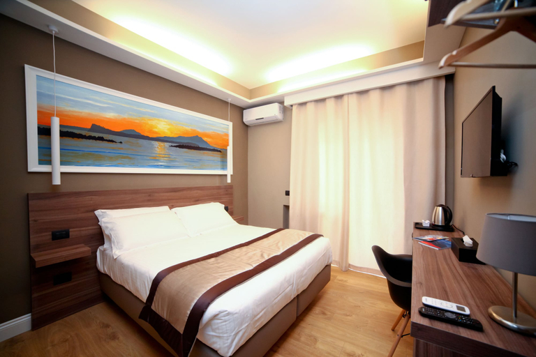 Bedroom 5, 7th Floor Suite, Napoli