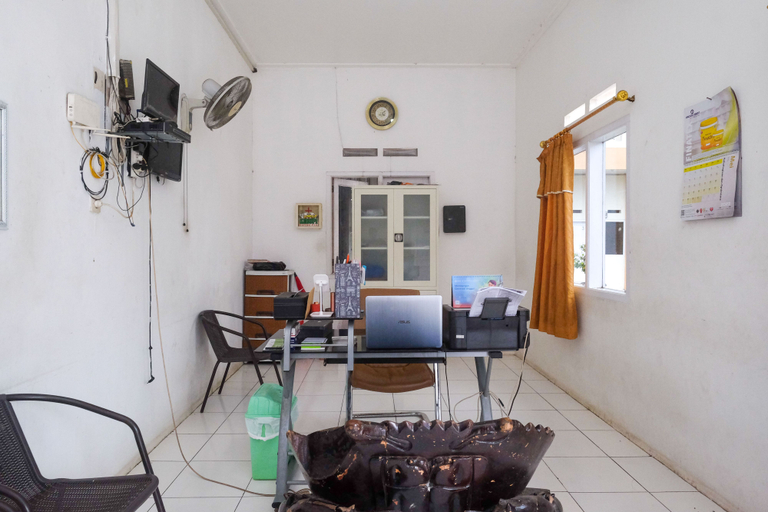 Others 4, RedDoorz @ Putri Syariah Brebes, Brebes