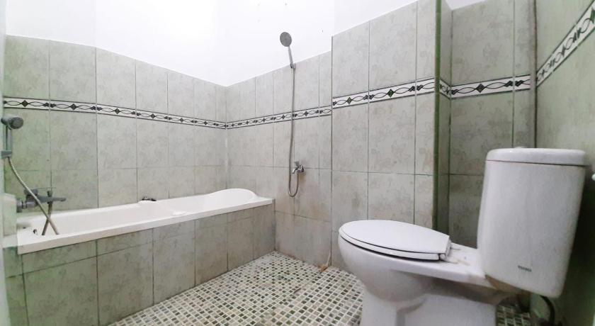 Bathroom 3, RedDoorz @ Gerson Hotel Abepura, Jayapura