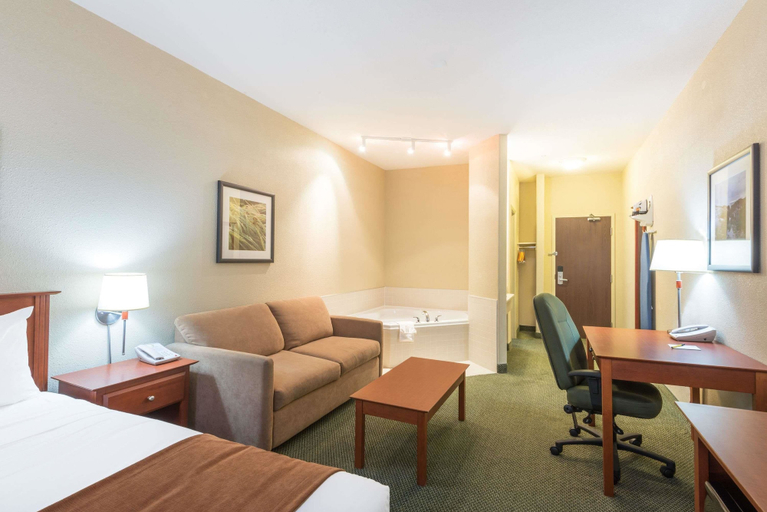Bedroom 4, Super 8 by Wyndham Windsor NS, Hants