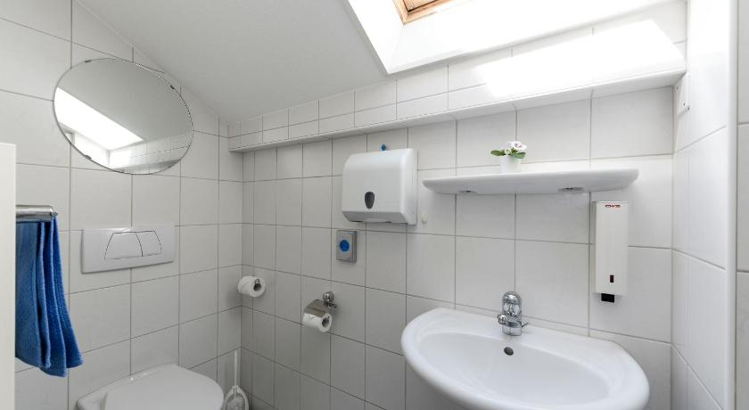 Bedroom 5, Pension Labeshuus - Bistro Sonnegg, Thun