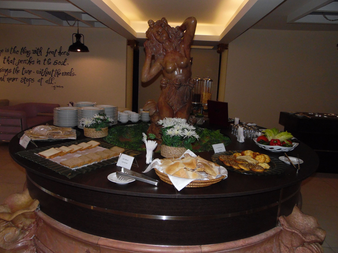 Food & Drinks 5, Portaluna Hotel & Resort By Reston, Kasrouane