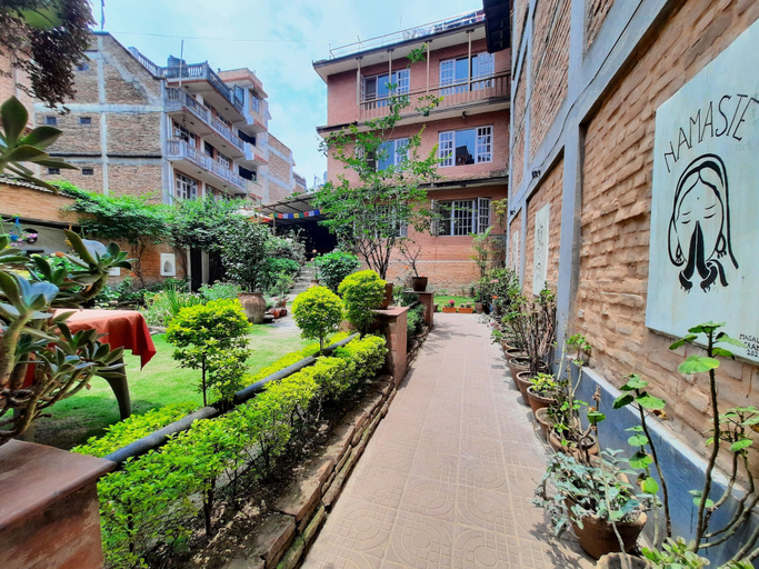 Exterior & Views