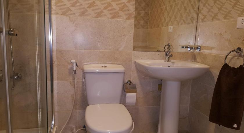 Bedroom 2, Azur Suites Hotel & Apartments, Tripoli