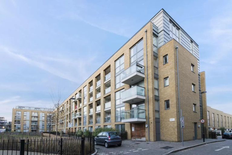 Exterior & Views 5, Trendy Islington flat for 2 with patio, London