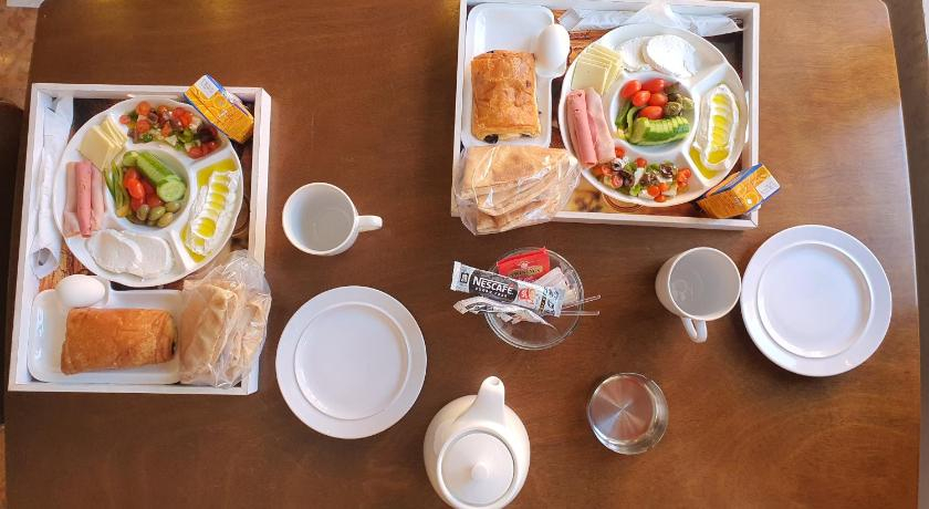 Food & Drinks, Azur Suites Hotel & Apartments, Tripoli