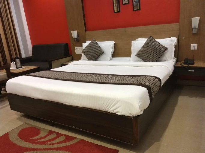 Bedroom 4, Hotel Dolphin katra, Reasi