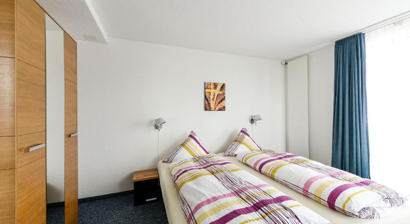 Bedroom 3, Pension Labeshuus - Bistro Sonnegg, Thun