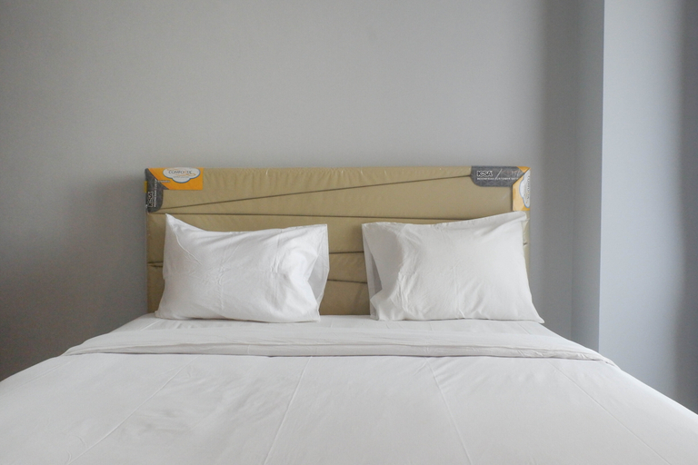Bedroom 2, Luxurious and Comfortable 2BR Apartment at Belleview Residence By Travelio, Surabaya