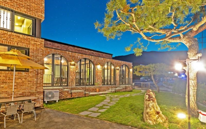 Gwangju Sharp Terrace Pension (Gonjiam Resort, Hwadam Forest 5 minutes by car), Gwangju