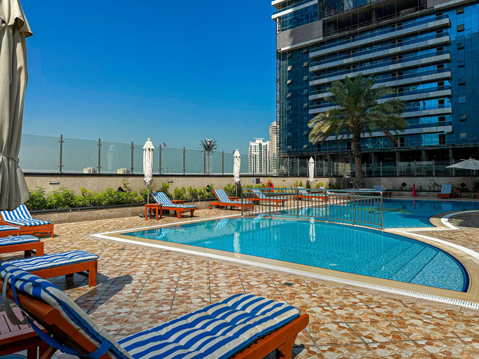 Outdoor pool 2, HiGuests - Lake view, Dubai