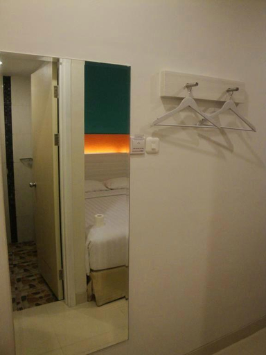 Bedroom 2, Makassar Beach Inn, Makassar