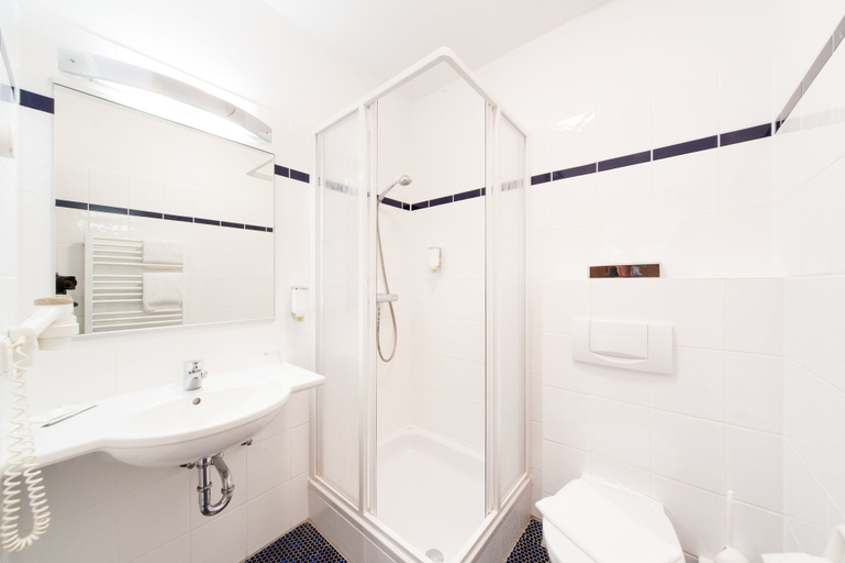 Bathroom 4, Hotel Restaurant Bullerdieck, Region Hannover