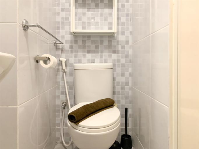 Bathroom 5, Best and Comfort Studio Tokyo Riverside PIK 2 Apartment By Travelio, Tangerang