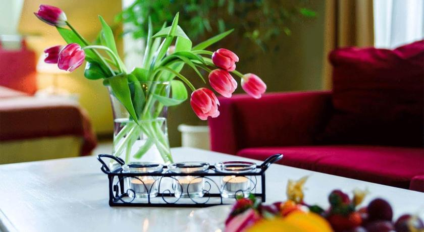 Others 5, Hotel Metsis, Valga