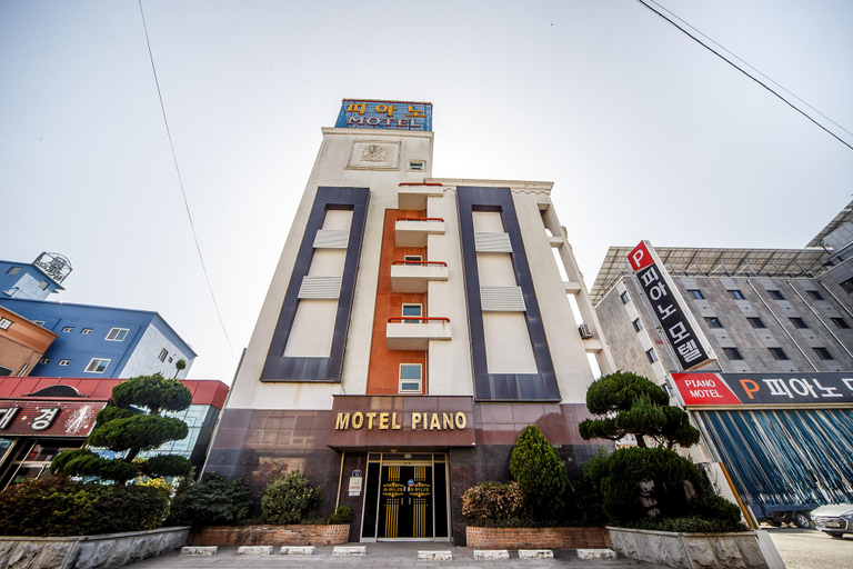 Exterior view 2, Jangheung Piano, Jangheung