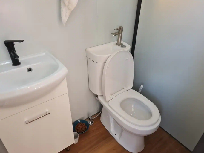 Others 3, Unique two tiny homes set up with private dam, Lithgow